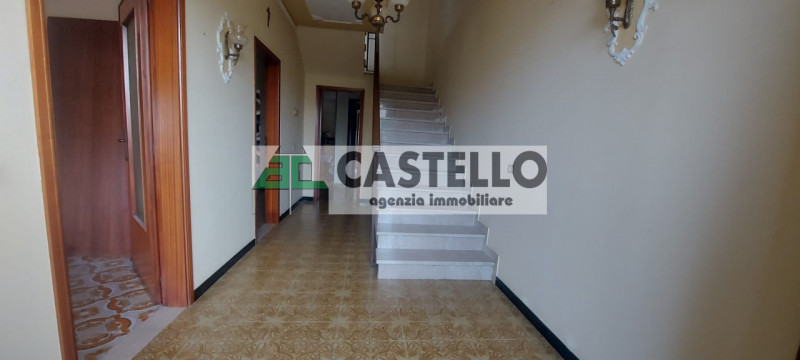 Campodarsego zona Bosco del Vescovo proponiamo in esclusiva porzione centrale di trifamiliare, li...