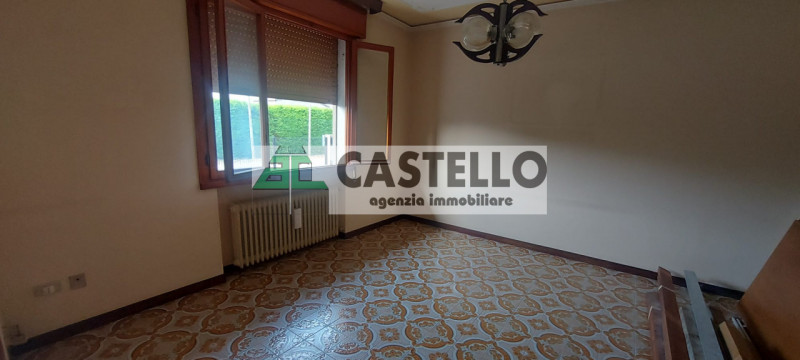 Campodarsego zona Bosco del Vescovo proponiamo in esclusiva porzione centrale di trifamiliare, li...