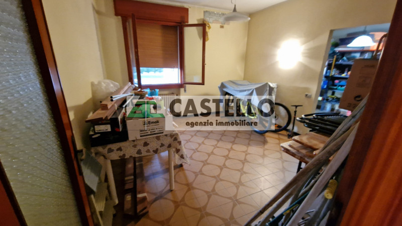 Campodarsego zona Bosco del Vescovo proponiamo in esclusiva 2 porzioni di trifamiliare, con acces...