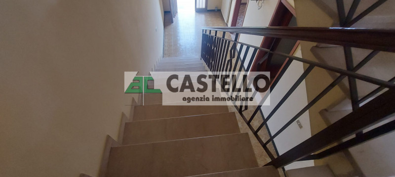 Campodarsego zona Bosco del Vescovo proponiamo in esclusiva porzione centrale di trifamiliare, li...