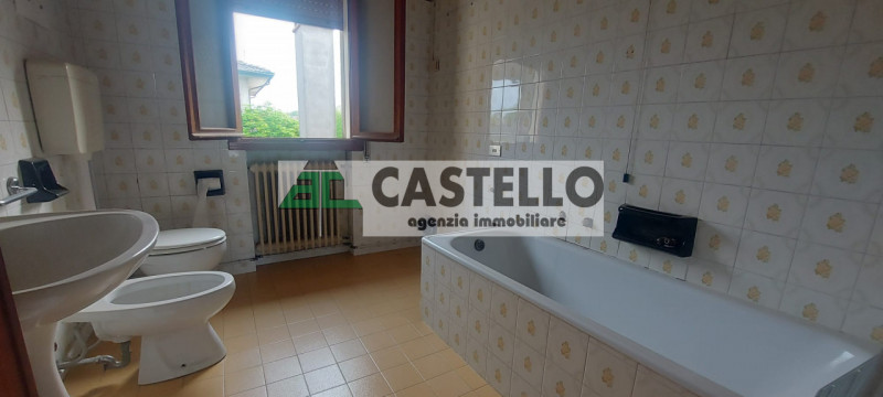 Campodarsego zona Bosco del Vescovo proponiamo in esclusiva porzione centrale di trifamiliare, li...