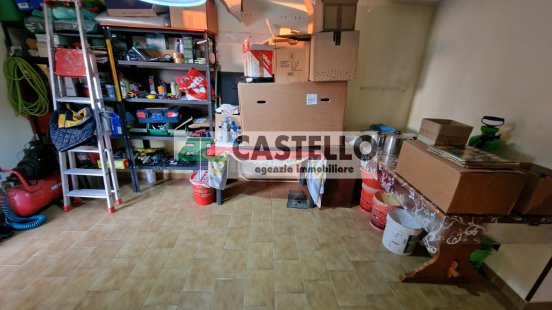 Campodarsego zona Bosco del Vescovo proponiamo in esclusiva porzione centrale di trifamiliare, li...