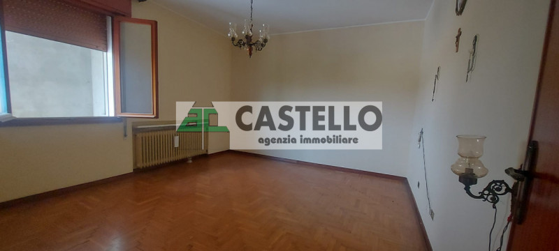 Campodarsego zona Bosco del Vescovo proponiamo in esclusiva porzione centrale di trifamiliare, li...