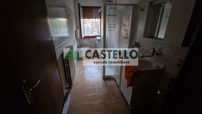 Campodarsego zona Bosco del Vescovo proponiamo in esclusiva porzione centrale di trifamiliare, li...