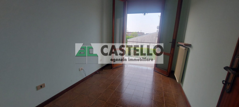 Campodarsego zona Bosco del Vescovo proponiamo in esclusiva porzione centrale di trifamiliare, li...