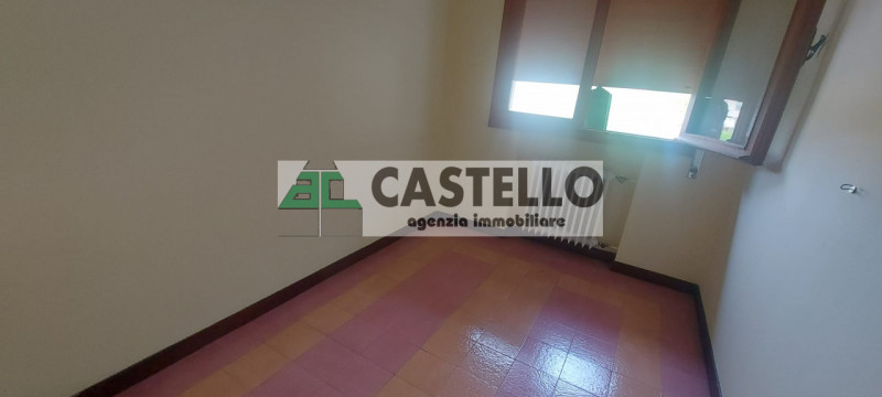 Campodarsego zona Bosco del Vescovo proponiamo in esclusiva porzione centrale di trifamiliare, li...
