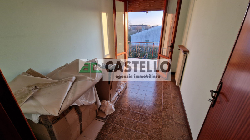 Campodarsego zona Bosco del Vescovo proponiamo in esclusiva porzione centrale di trifamiliare, li...