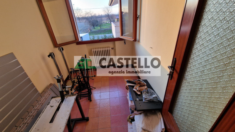 Campodarsego zona Bosco del Vescovo proponiamo in esclusiva porzione centrale di trifamiliare, li...