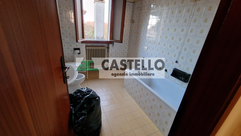 Campodarsego zona Bosco del Vescovo proponiamo in esclusiva porzione centrale di trifamiliare, li...