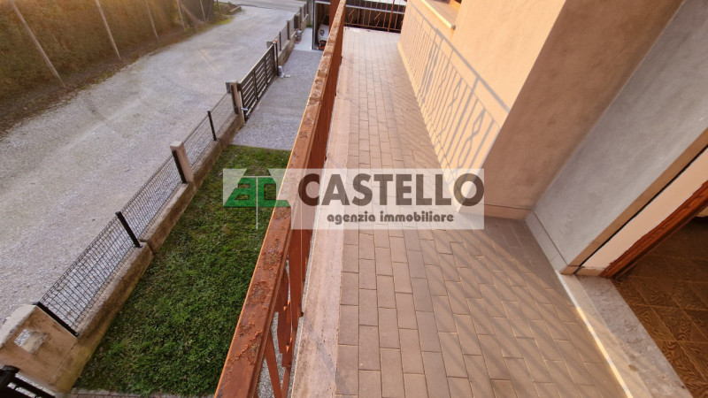 Campodarsego zona Bosco del Vescovo proponiamo in esclusiva porzione centrale di trifamiliare, li...