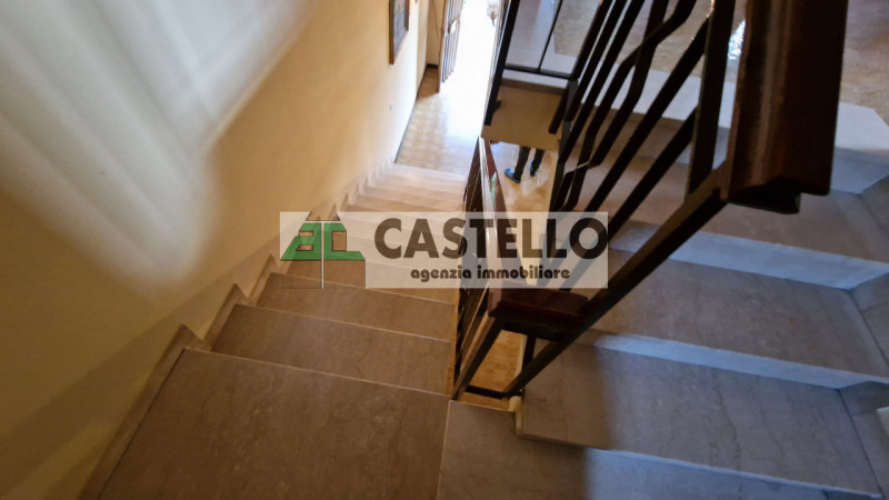 Campodarsego zona Bosco del Vescovo proponiamo in esclusiva porzione centrale di trifamiliare, li...