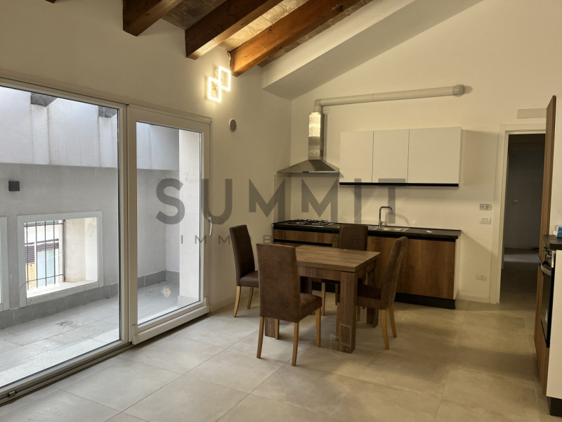 SCHIO - Centro: In pieno centro paese, su importante palazzo riqualificato BICAMERE all'ultimo pi...