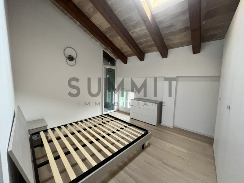 SCHIO - Centro: In pieno centro paese, su importante palazzo riqualificato BICAMERE all'ultimo pi...