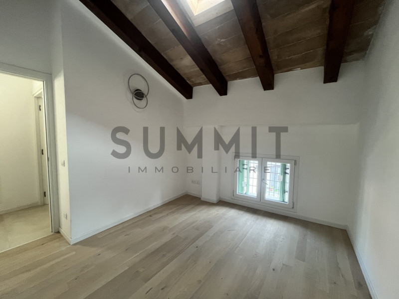 SCHIO - Centro: In pieno centro paese, su importante palazzo riqualificato BICAMERE all'ultimo pi...