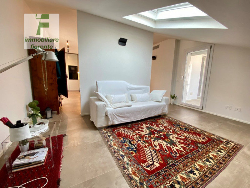 Nel cuore di Montegrotto Terme, in posizione centrale e strategica su Corso delle Terme a 1 km da...