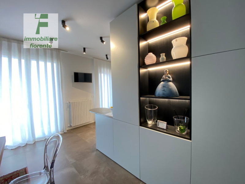 Nel cuore di Montegrotto Terme, in posizione centrale e strategica su Corso delle Terme a 1 km da...