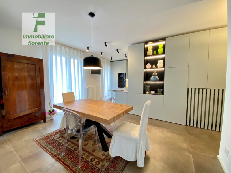 Nel cuore di Montegrotto Terme, in posizione centrale e strategica su Corso delle Terme a 1 km da...