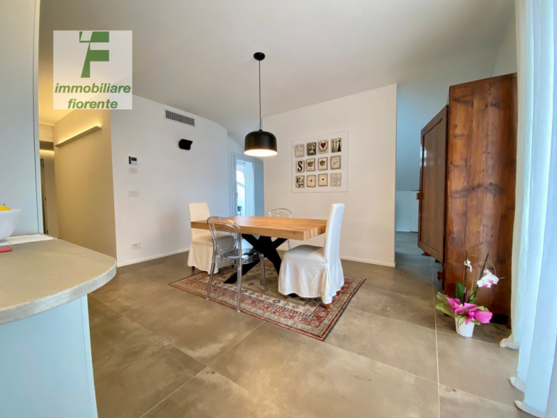 Nel cuore di Montegrotto Terme, in posizione centrale e strategica su Corso delle Terme a 1 km da...