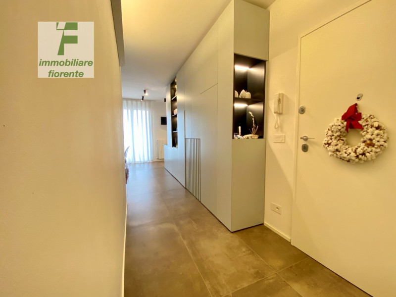 Nel cuore di Montegrotto Terme, in posizione centrale e strategica su Corso delle Terme a 1 km da...