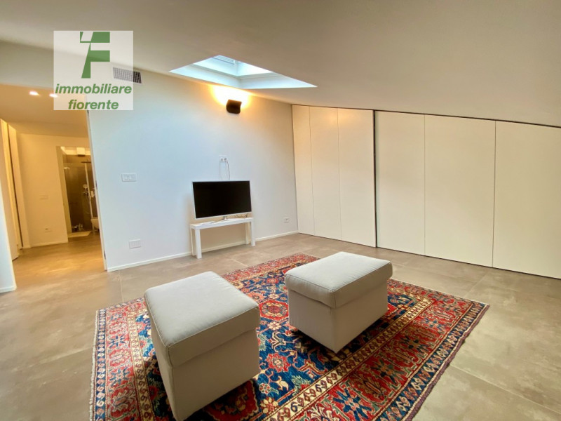 Nel cuore di Montegrotto Terme, in posizione centrale e strategica su Corso delle Terme a 1 km da...