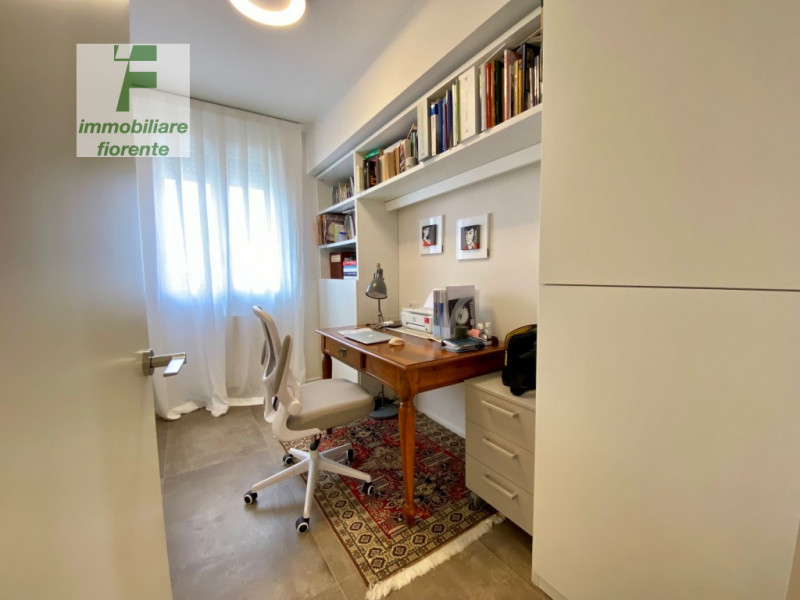 Nel cuore di Montegrotto Terme, in posizione centrale e strategica su Corso delle Terme a 1 km da...