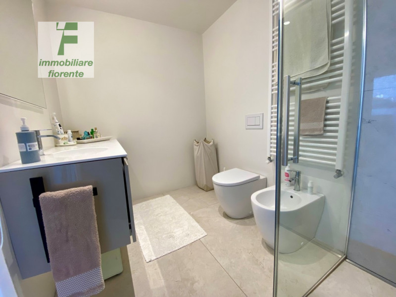 Nel cuore di Montegrotto Terme, in posizione centrale e strategica su Corso delle Terme a 1 km da...