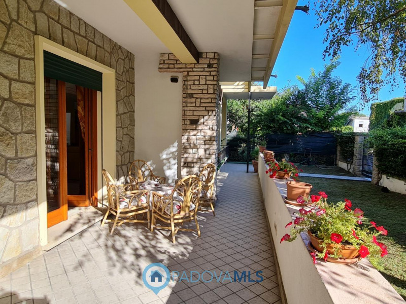 CASA SINGOLA CENTRALISSIMA AD ABANO €.423.000 - rif.JP512

Scopri questa esclusiva casa singola, ...