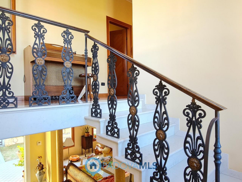 CASA SINGOLA CENTRALISSIMA AD ABANO €.423.000 - rif.JP512

Scopri questa esclusiva casa singola, ...