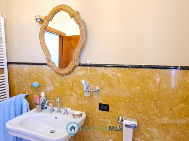 CASA SINGOLA CENTRALISSIMA AD ABANO €.423.000 - rif.JP512

Scopri questa esclusiva casa singola, ...