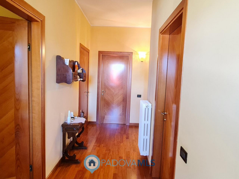 CASA SINGOLA CENTRALISSIMA AD ABANO €.423.000 - rif.JP512

Scopri questa esclusiva casa singola, ...