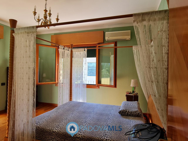 CASA SINGOLA CENTRALISSIMA AD ABANO €.423.000 - rif.JP512

Scopri questa esclusiva casa singola, ...