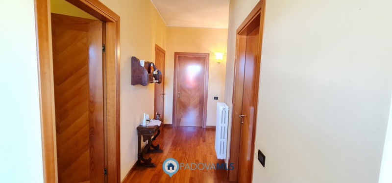 CASA SINGOLA CENTRALISSIMA AD ABANO €.423.000 - rif.JP512

Scopri questa esclusiva casa singola, ...