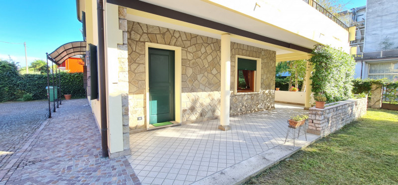 CASA SINGOLA CENTRALISSIMA AD ABANO €.423.000 - rif.JP512

Scopri questa esclusiva casa singola, ...