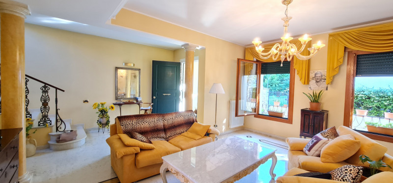 CASA SINGOLA CENTRALISSIMA AD ABANO €.423.000 - rif.JP512

Scopri questa esclusiva casa singola, ...