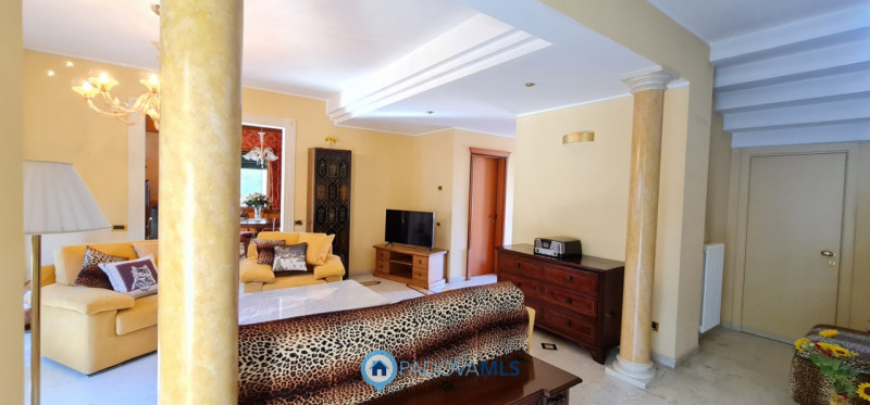 CASA SINGOLA CENTRALISSIMA AD ABANO €.423.000 - rif.JP512

Scopri questa esclusiva casa singola, ...