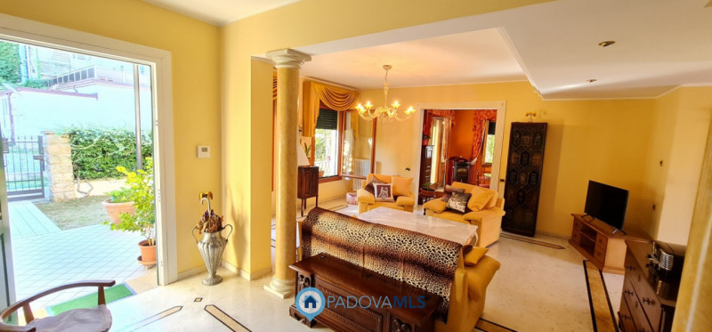 CASA SINGOLA CENTRALISSIMA AD ABANO €.423.000 - rif.JP512

Scopri questa esclusiva casa singola, ...