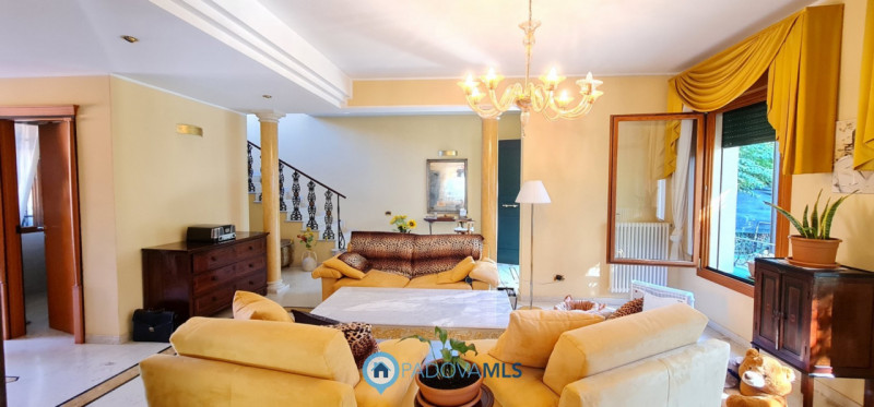 CASA SINGOLA CENTRALISSIMA AD ABANO €.423.000 - rif.JP512

Scopri questa esclusiva casa singola, ...