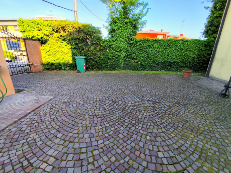 CASA SINGOLA CENTRALISSIMA AD ABANO €.423.000 - rif.JP512

Scopri questa esclusiva casa singola, ...