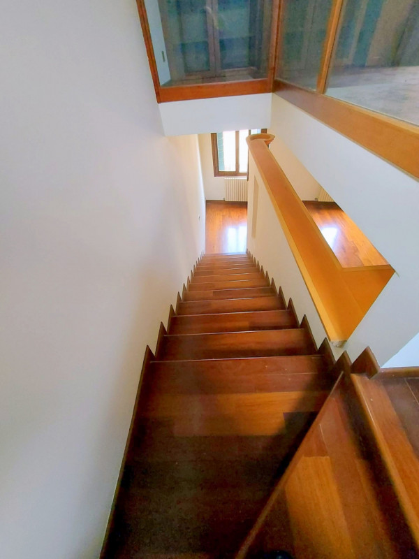 OSPEDALE MILITARE INTROVABILE DUPLEX SU 2 UNITA' €.415.000 - rif.LM011

Scopri un'opportunità uni...