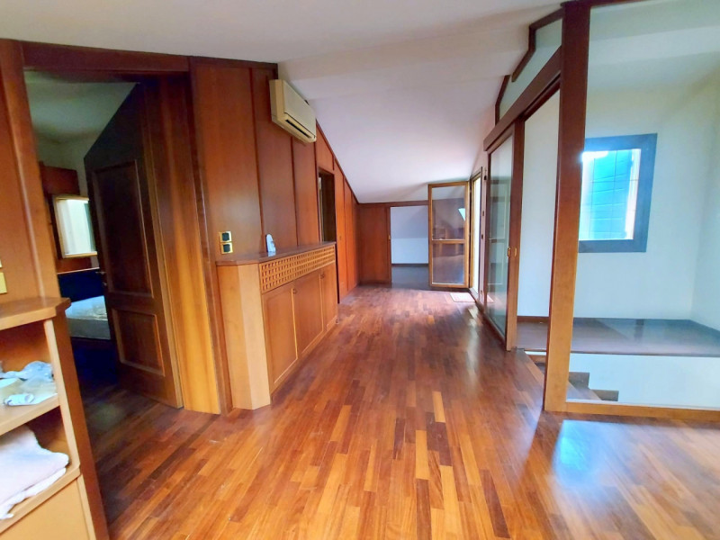 OSPEDALE MILITARE INTROVABILE DUPLEX SU 2 UNITA' €.415.000 - rif.LM011

Scopri un'opportunità uni...