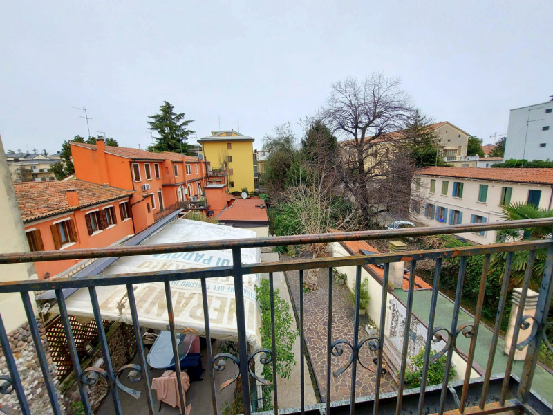 OSPEDALE MILITARE INTROVABILE DUPLEX SU 2 UNITA' €.415.000 - rif.LM011

Scopri un'opportunità uni...