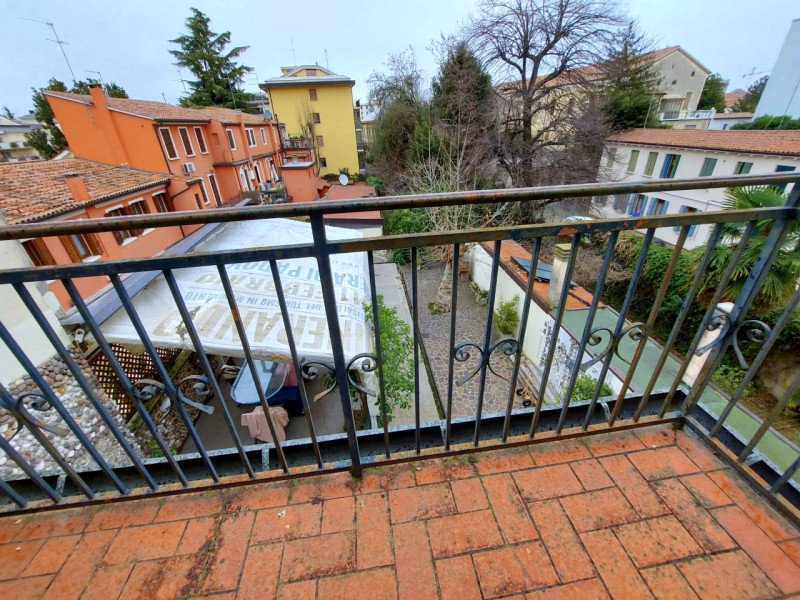 OSPEDALE MILITARE INTROVABILE DUPLEX SU 2 UNITA' €.415.000 - rif.LM011

Scopri un'opportunità uni...