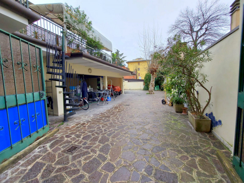 OSPEDALE MILITARE INTROVABILE DUPLEX SU 2 UNITA' €.415.000 - rif.LM011

Scopri un'opportunità uni...