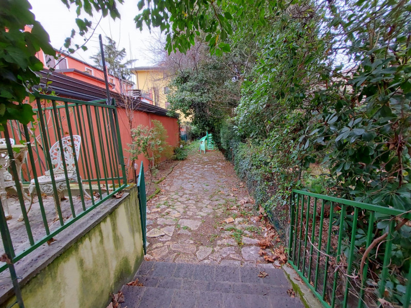 OSPEDALE MILITARE INTROVABILE DUPLEX SU 2 UNITA' €.415.000 - rif.LM011

Scopri un'opportunità uni...