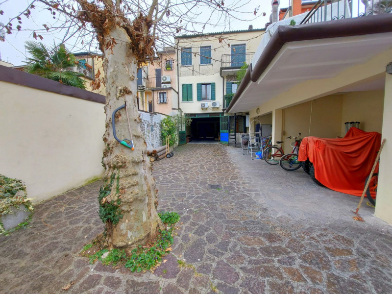 OSPEDALE MILITARE INTROVABILE DUPLEX SU 2 UNITA' €.415.000 - rif.LM011

Scopri un'opportunità uni...