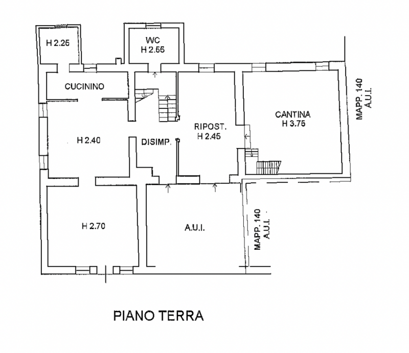 Proponiamo in vendita a Colceresa una casa con ingresso in corte comune che si sviluppa su una su...