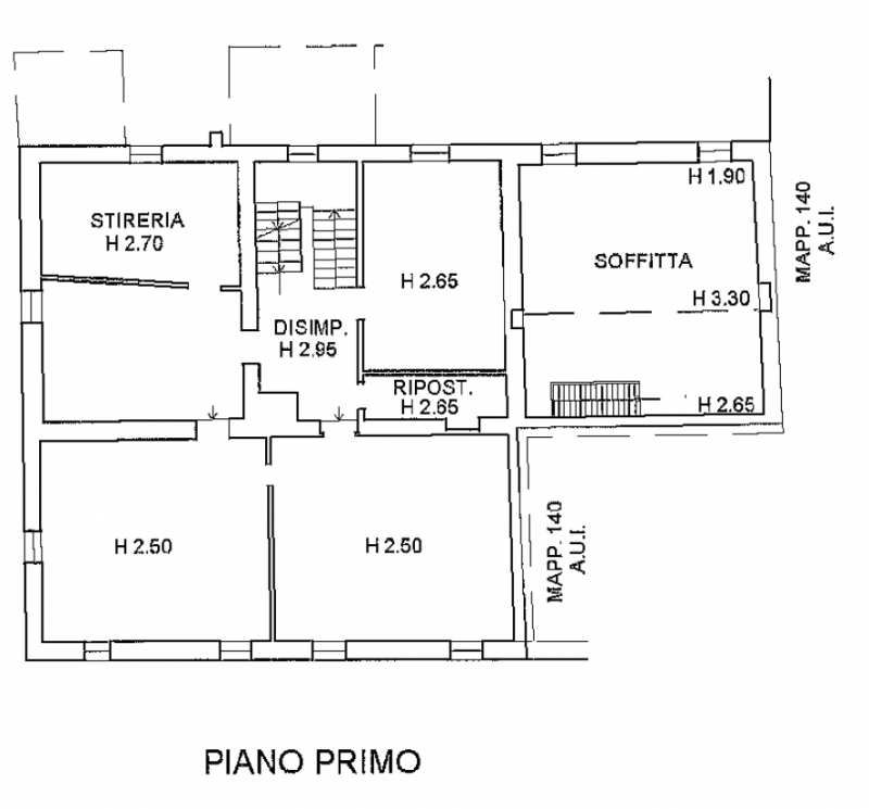 Proponiamo in vendita a Colceresa una casa con ingresso in corte comune che si sviluppa su una su...