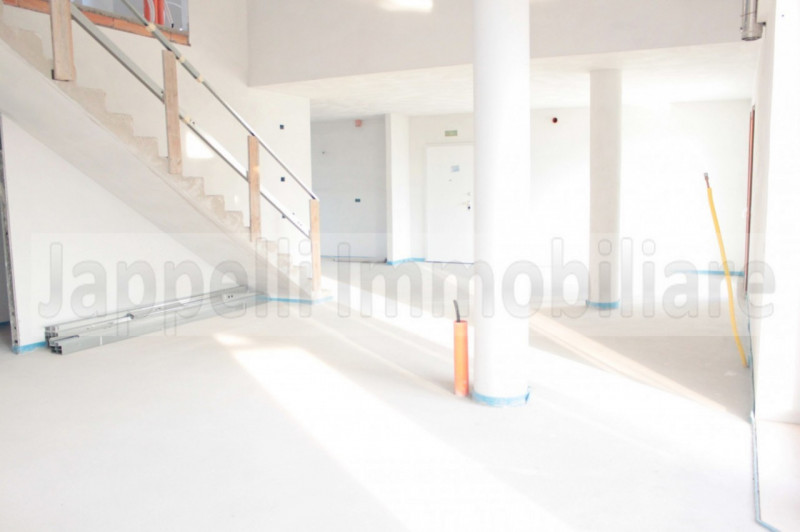 Scopri un attico esclusivo nel cuore di Montegrotto Terme, situato in Corso Delle Terme e disponi...