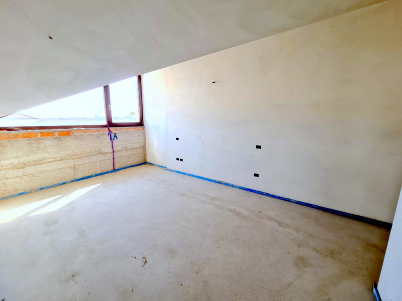 Scopri un attico esclusivo nel cuore di Montegrotto Terme, situato in Corso Delle Terme e disponi...