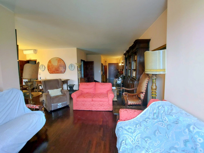 SPLENDIDO DUPLEX VIC. PRATO DELLA VALLE €.550.000 - rif.MG006

Nelle immediate vicinanze del PRAT...